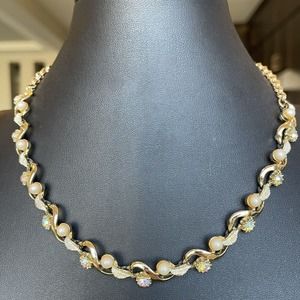 Vintage 1950’s AB Rhinestone Faux Pearl Gold Tone Leaf Necklace J Hook Closure